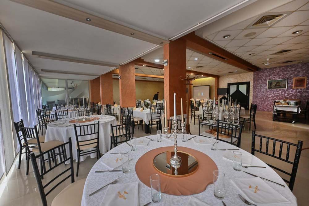Hotel Tiski Cvet Törökbecse Kültér fotó