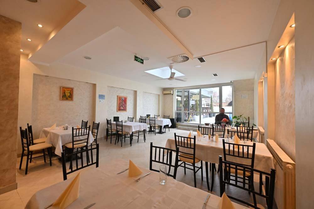 Hotel Tiski Cvet Törökbecse Kültér fotó