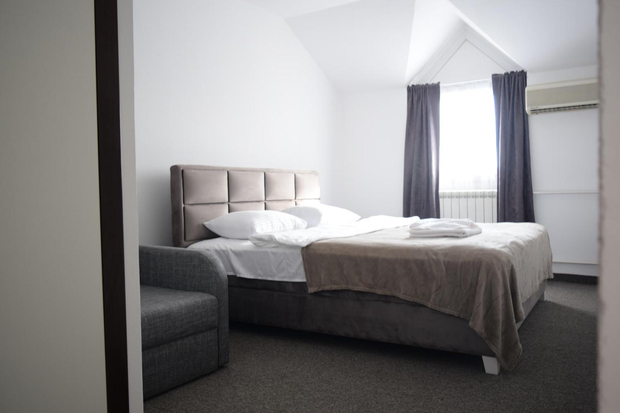 Hotel Tiski Cvet Törökbecse Kültér fotó