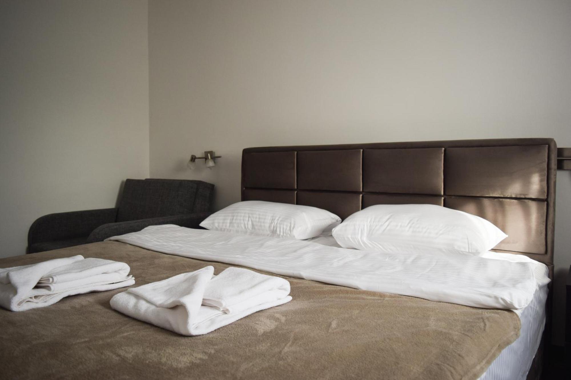 Hotel Tiski Cvet Törökbecse Kültér fotó