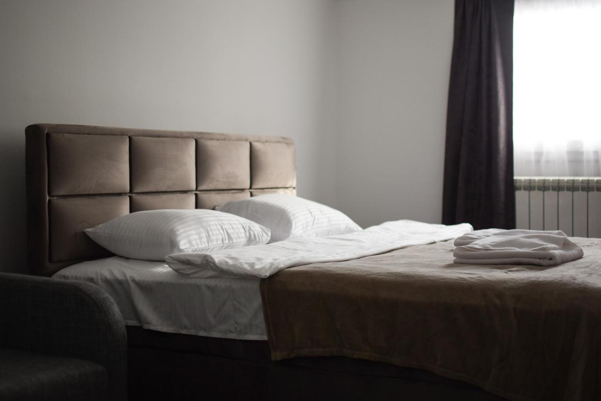 Hotel Tiski Cvet Törökbecse Kültér fotó