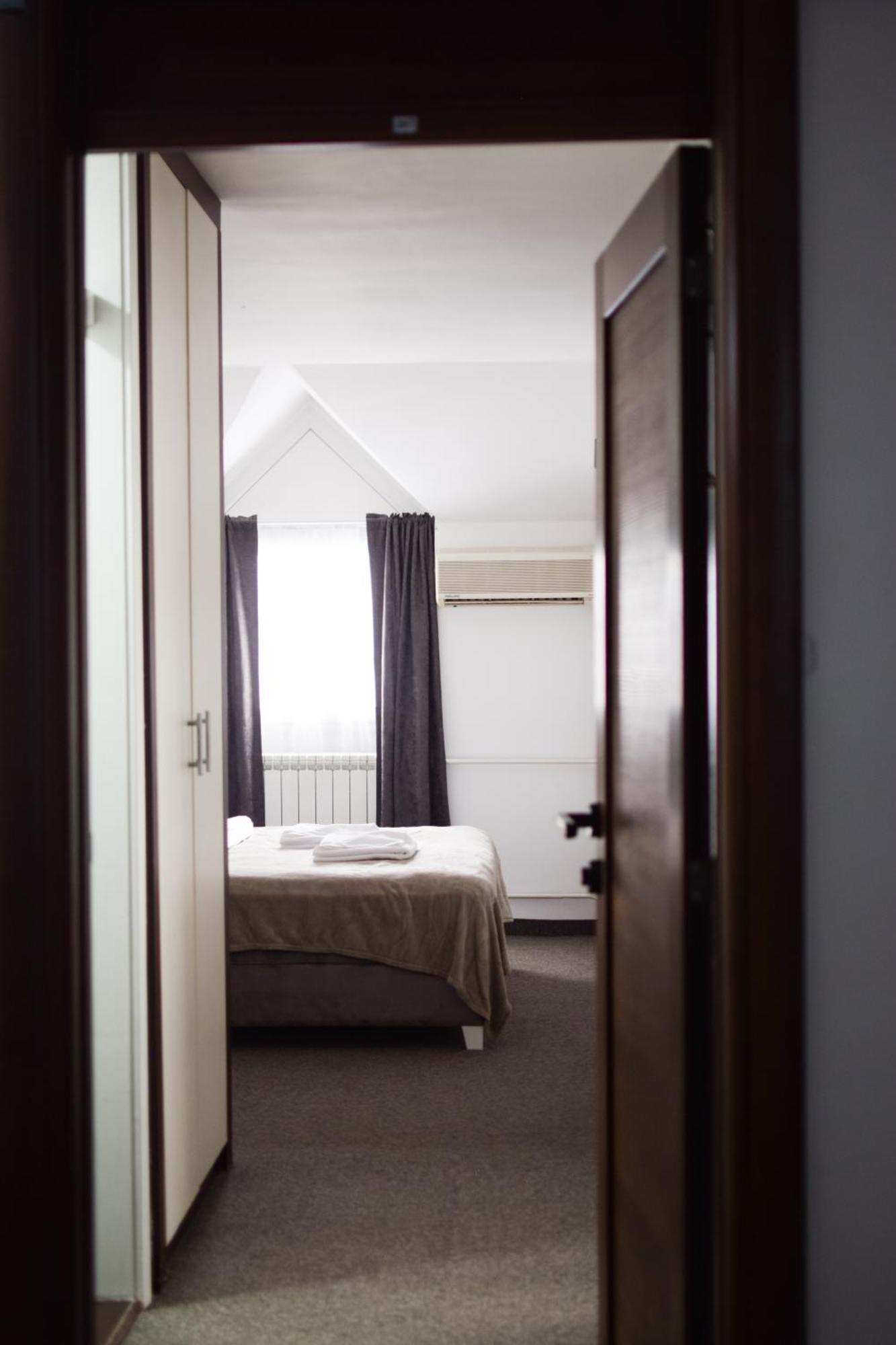 Hotel Tiski Cvet Törökbecse Kültér fotó