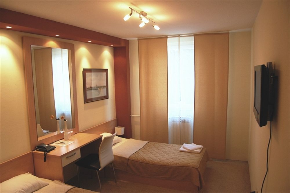Hotel Tiski Cvet Törökbecse Kültér fotó